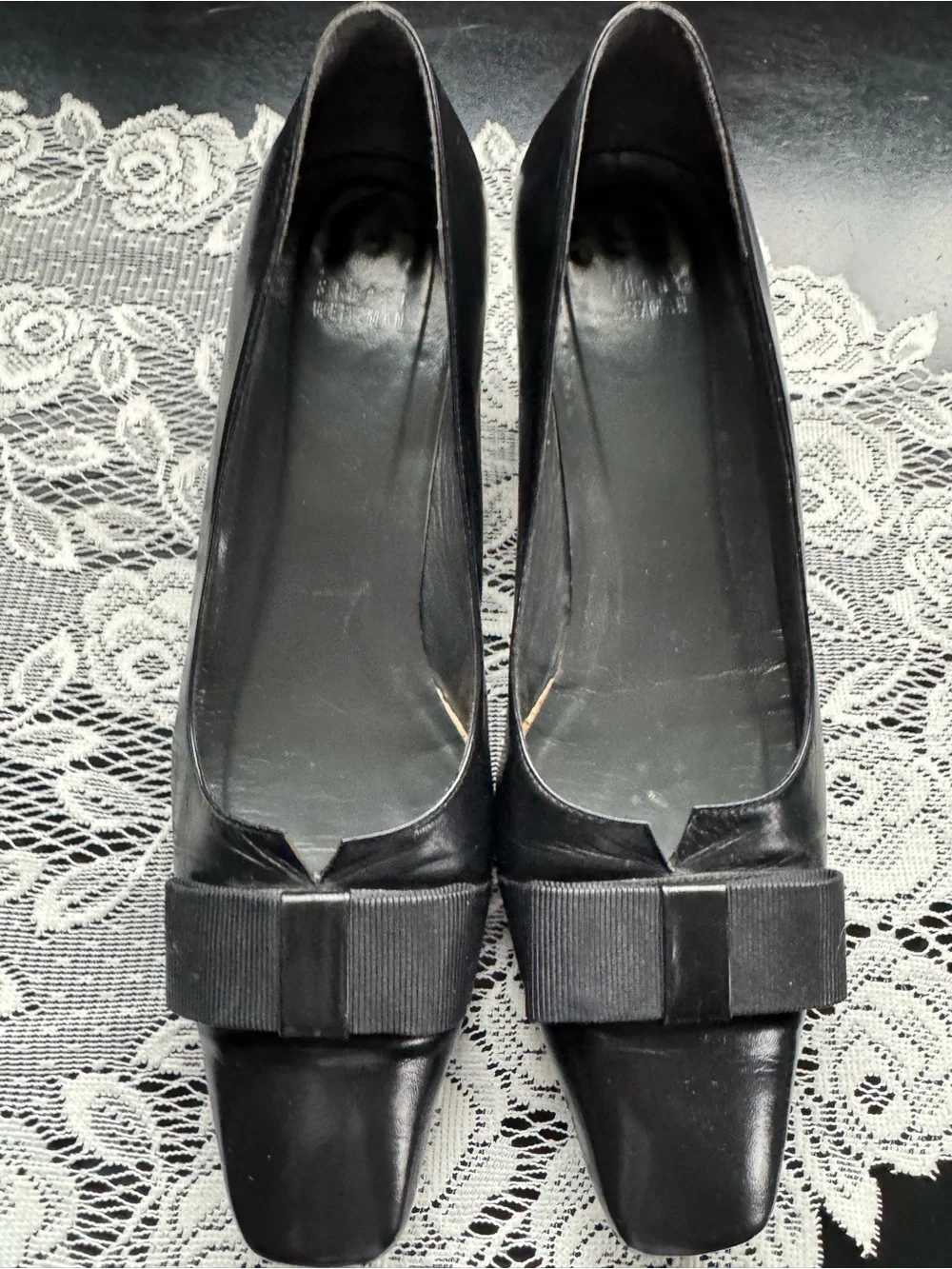 Stuart Weitzman Women's Bow-Accent Soft Patent Leather Slip-on Pumps - Picture 3 of 9
